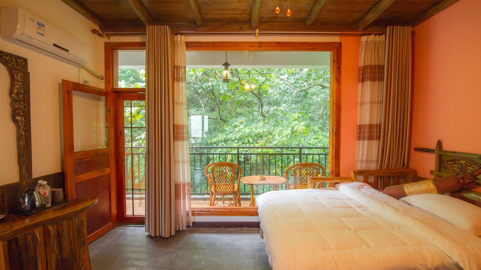 Hotel Yangshuo Scenic Mountain Retreat Exterior foto